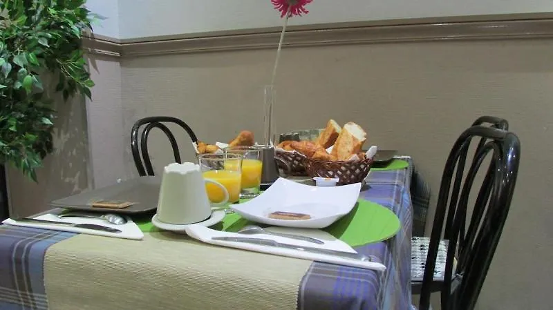 פריז Hotel De Choisy 2*,
