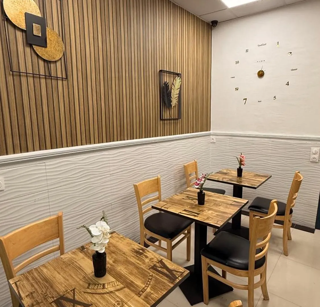 פריז Hotel De Choisy 2*,  צרפת