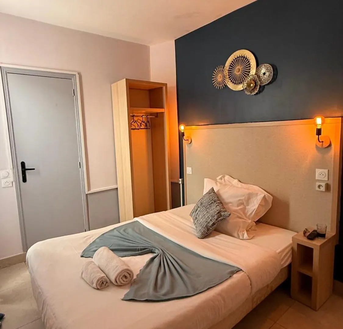 **  Hotel De Choisy Paryż Francja